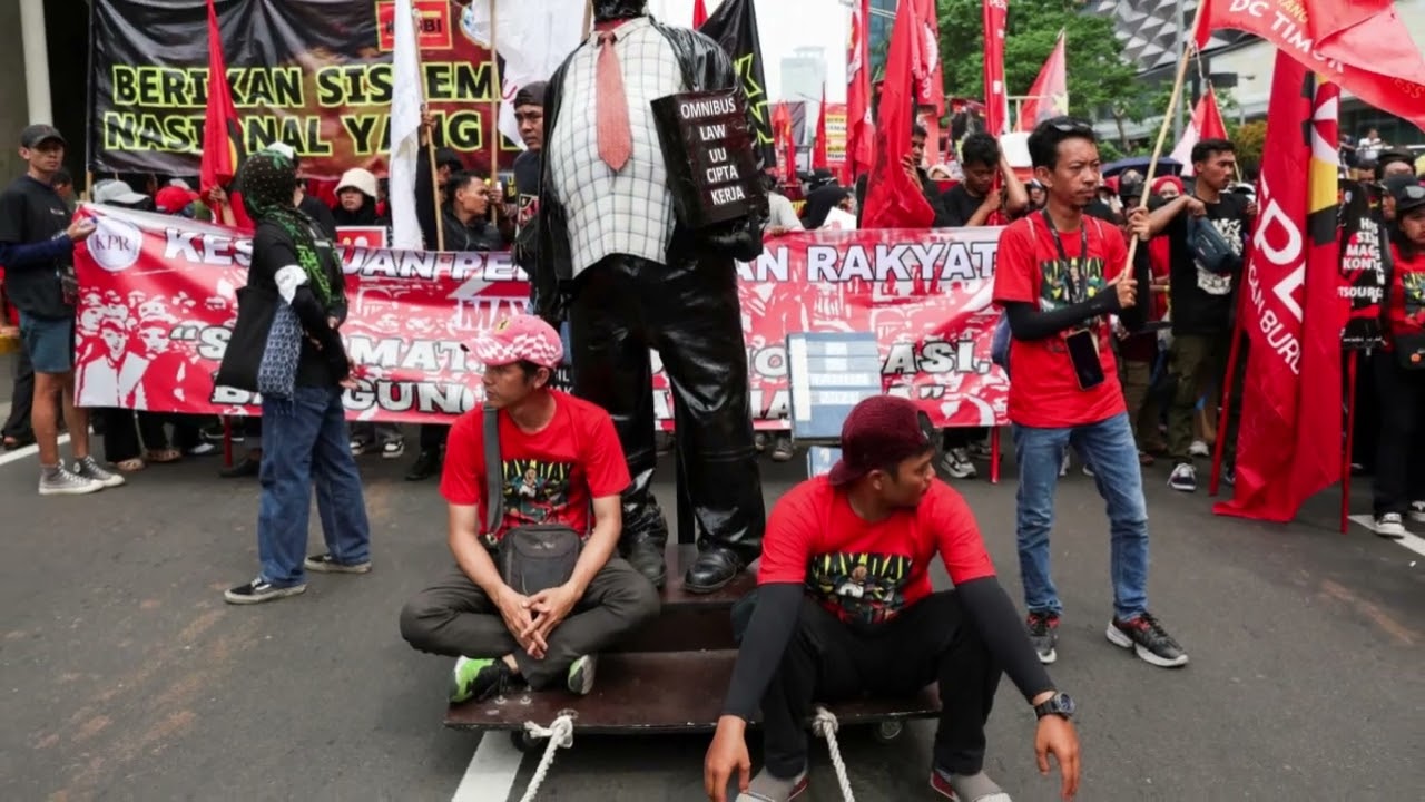Indonesia's Top Court Directs Amendments to Controversial Labor Law