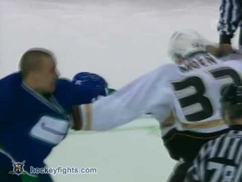 Travis Moen vs Nathan McIver Nov 9, 2006