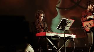 Cécile McLorin Salvant - Le front caché sur tes genoux (Petit Poá)