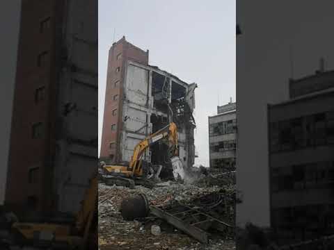 Экскаватор с крашером