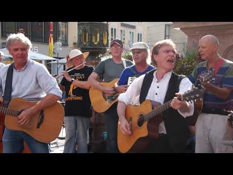 Can't buy me love: Mark n' Simon at Marienplatz, Munich