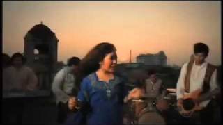 Saski Tertunduk Malu