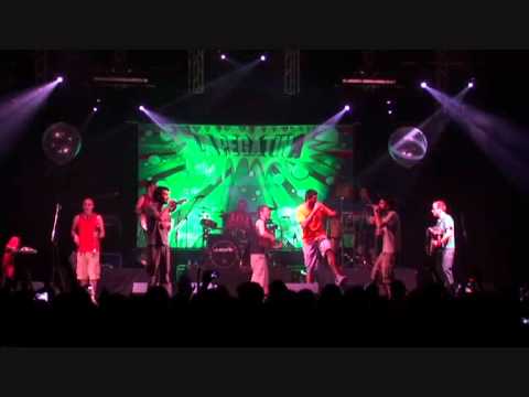 La Pegatina i Txarango - "Vola" (La Mirona, 22/3/2012)