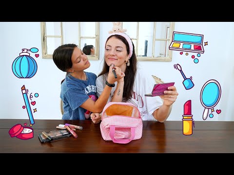 Masal and Mommy Pretend Play with Makeup