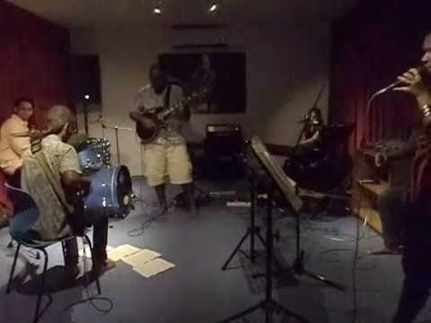 The Jumping Jacks - Nalawena Maw Ukule