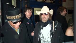 Sky Sunlight Saxon and Arthur Lee - Somebody&#39;s Watching You