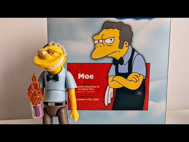 Vídeo relacionado con Los Simpsons - Figura Moe de 13 cm Totalmente articulada - Figura Coleccionista de los Simpsons - para Niños 3 Años +