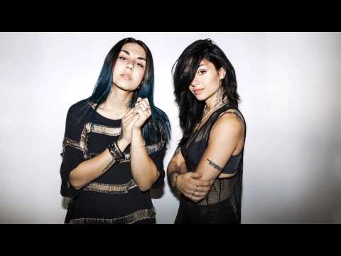 Krewella vs. W&W & Blasterjaxx - Live For The Rocket (Tomicii Mashup)