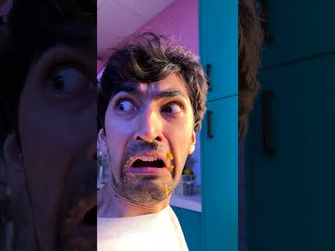 Kue Ulang Tahun yang Tak Terduga! 🪳🎂 #shorts