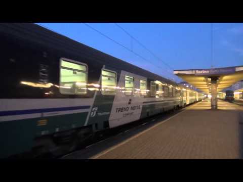 LA MANOVRA DEL D. 245.2270 CON CARROZZE IC.TRENO NOTTE CONFORT. 22 - 12 - 2014.