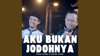 Download lagu Aku Bukan Jodohnya (Live Ngamen) mp3