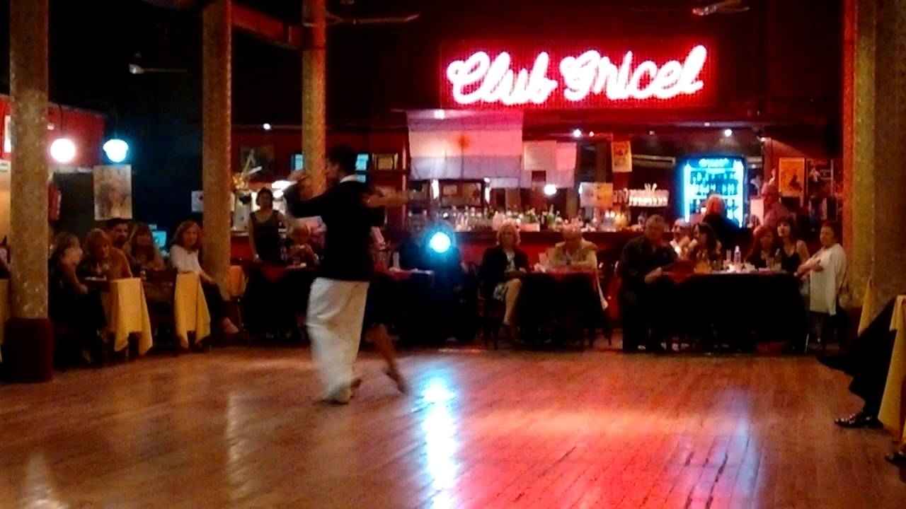 Agustina Gomez y Joaquín Besga bailan "Siete palabras" de Carlos Di Sarli