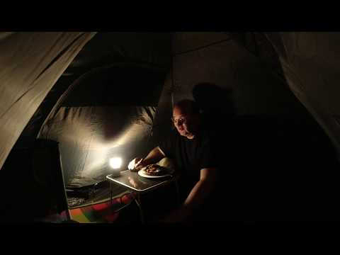 MongoTV_4033 - Mit Natmad - Spiser MEDISTERPØLSE Med Ris og Brun Sovs i Mit Telt i Stuen