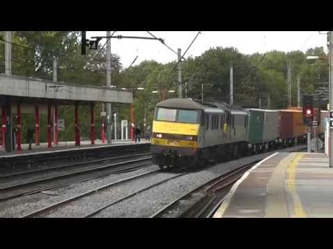 90044 with 90043 DIT, 4M01 Coatbridge - Crewe liner, Sat. 27th September 2014