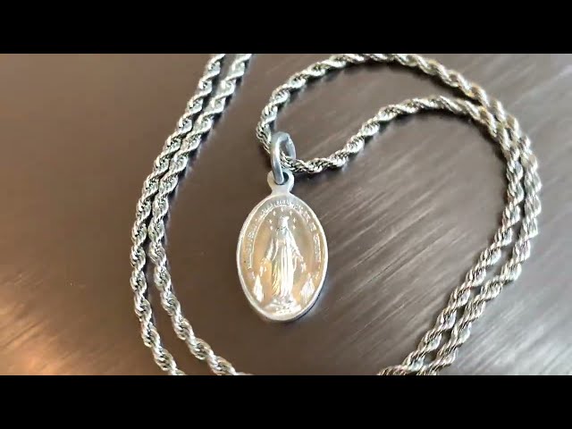 Vídeo relacionado con Medalla Colgante de la Virgen Milagrosa con Filigrana, de Oro 9K