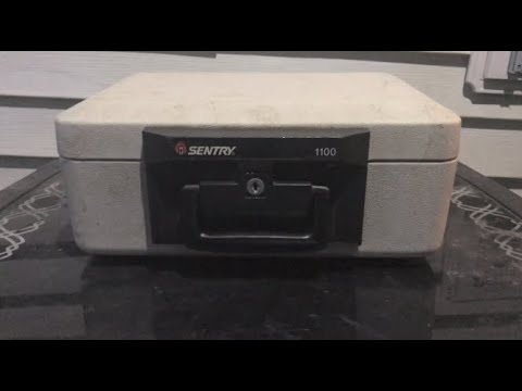 How to Open a Sentry 1100 Safe with Paperclips - QUICK and EASY