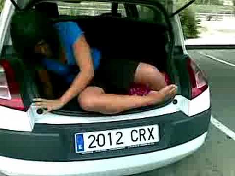 Como meterse en un maletero