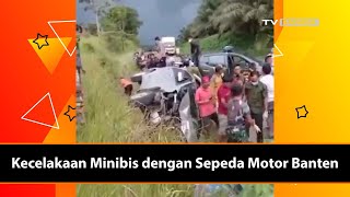 Kecelakaan Minibus dengan Sepeda Motor di Banten