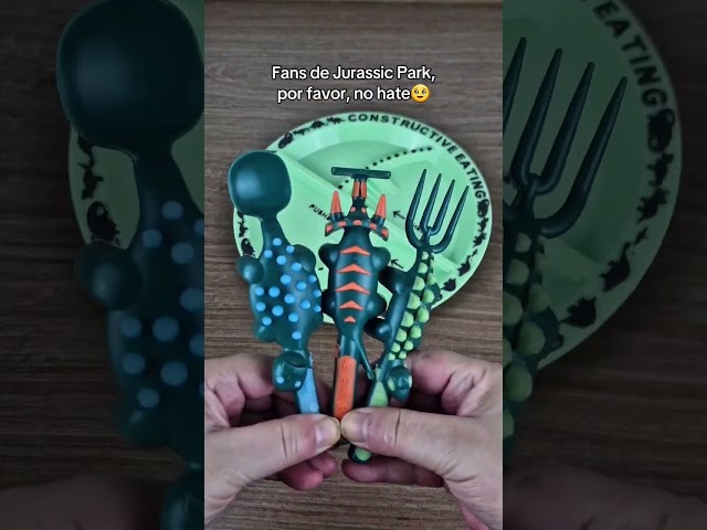 Vídeo relacionado con Jurassic World Juego de Cubiertos para Niños de 4 Piezas con Impresiones de Dinosaurios, Juego de Cubiertos de Acero Inoxidable con Cuchillo, Tenedor, Cuchara Sopera y Cuchara de Postre