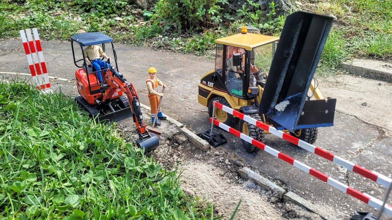 Sidewalk repair, RC excavator Hutter Kubota U17, wheel loader CAT. 1:15 Scale
