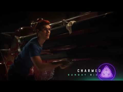 Riverdale 5x08 Veronica talk with Archie about break up with Chad. And Return of Varchie.