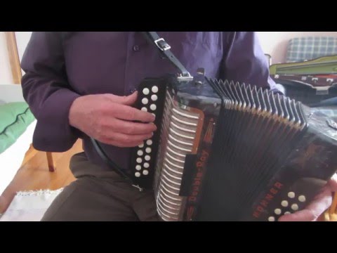 Irish button accordion: alternatives to 5-note rolls on the offbeat