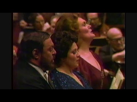 Joan Sutherland - in concert with Pavarotti and Horne, NY 23 march 1981