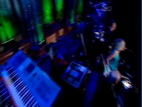 The Conquerors - There's a guy works down the chip shop swears he's Elvis