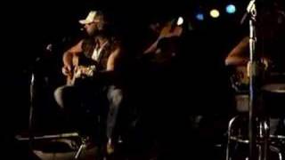 Toby Keith &amp; Flynnville Train &quot;Angel Flying Too Close To The Ground&quot;