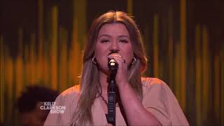 Kelly Clarkson sings &quot;She&#39;s Got The Rythym And I Got The Blues&quot; by Alan Jackson Live July 2020 1080p