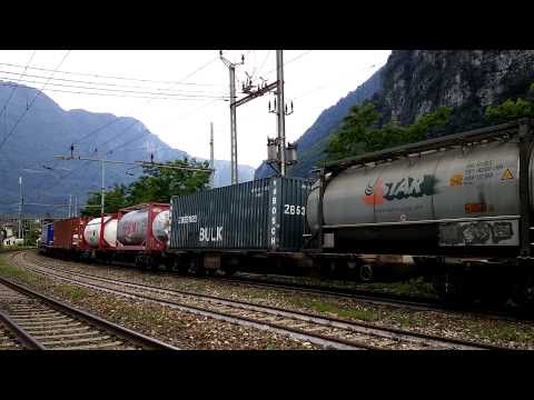 MERCIONE IN SOSTA, TRENO PASSEGGERI SBB, E ROLA RALPIN IN TRANSITO A VARZO  (VB) 27 - 6 - 2015.