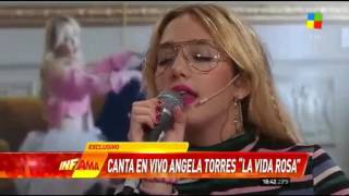 Angela Torres canta en vivo la vida rosa