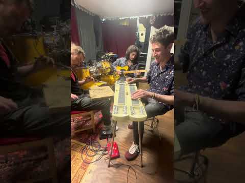 Black Betty – Columbus 3 – Cover with a pizza Box