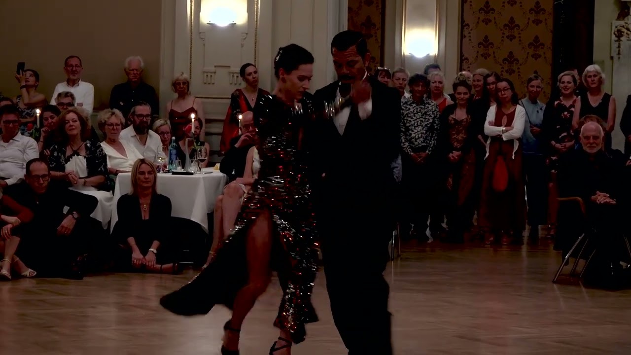 Video thumbnail for Mirella & Carlos Santos David // Wuppertal 2022 / 4/4