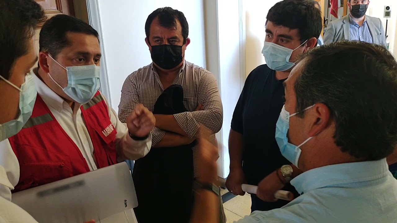 (VIDEO) Vecinos encaran a alcalde por traslado de perrera municipal al sector Invernada de la localidad de San Antonio Encina