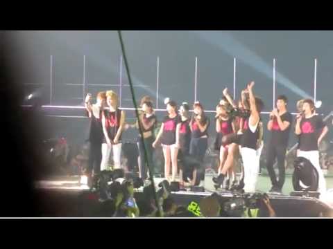 [fancam] 110904 SM Town Live in Tokyo - Ending (iPhoneKyu + SM Family)