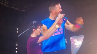 Coldplay - Gravity (with a fan in Monterrey) March 26, 2022