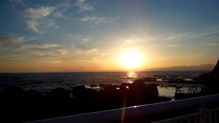 preview picture of video 'アキーラさん夕日堪能！神奈川県・湘南江の島海岸,Enoshima,Shonan area,Japan'