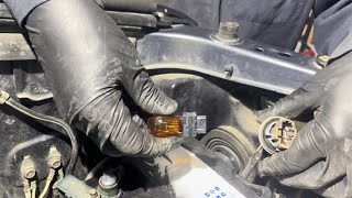 2007-2013 Toyota Tundra Front Turn Signal Bulb Left & Right Removal And Installation Instructions