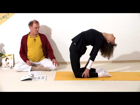 Kamel mit Händen auf den Waden - Yoga Asana Lexikon