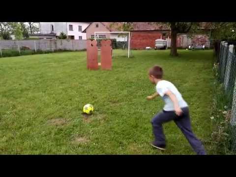 Nogomet Mauro Blažeković (2006)_vježba slobodni udarac