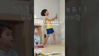 突然始まる子供たちののど自慢大会😂 갑자기 시작하는 아이들의 노래 자랑ㅋㅋㅋ #한일부부 #日韓夫婦 #パパ育児 #아빠육아