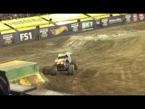 MaxD Reverse Front Flip @ Monster Jam World Finals 2017
