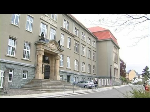 19/15 Bildungseinrichtung erhält Plakette