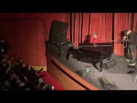 Ultimo canta live Alba al Teatro Quirino di Roma