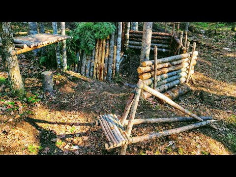 Solo-Bushcraft-Camping – Ich habe einen Tisch, einen Stuhl und ein Hochbett gebaut.