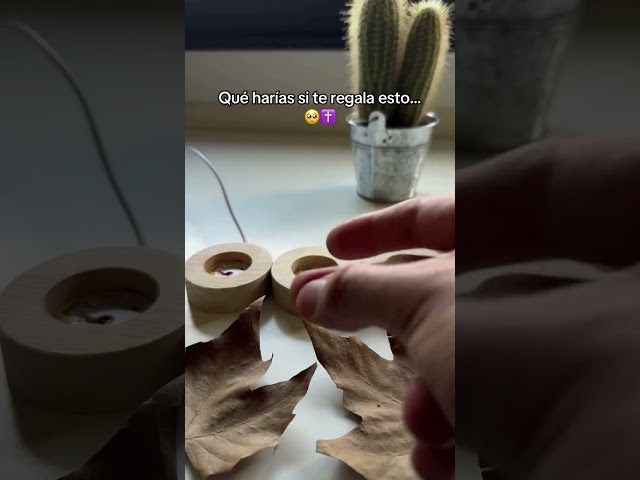 Vídeo relacionado con Yunseity Cúpula de Cristal con Bendición, Regalo Romántico, Luz LED para el Día de la Madre y Inauguración de la Casa, Vidrio Plástico, Color Madera Negra (Yunseitygfdxyuib10-2)