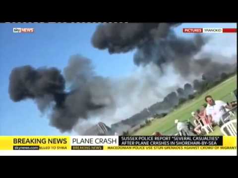 Plane Crashes At Shoreham Airshow 7 Dead, Hawker Hunter Crash at West Sussex A27 22 8 2016 VIDEO