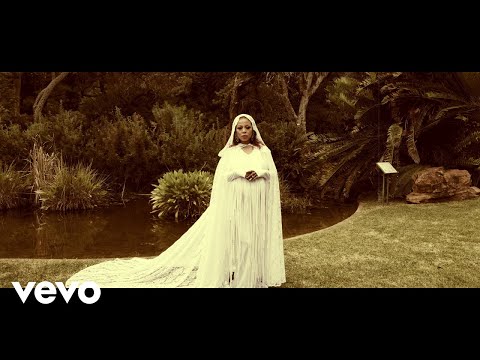 Kelly Khumalo - Ngisize (Official Music Video) ft. Sbu Soule