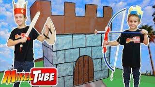 Download lagu 👑 Leo construye su Castillo 🏰 de Carton! mp3